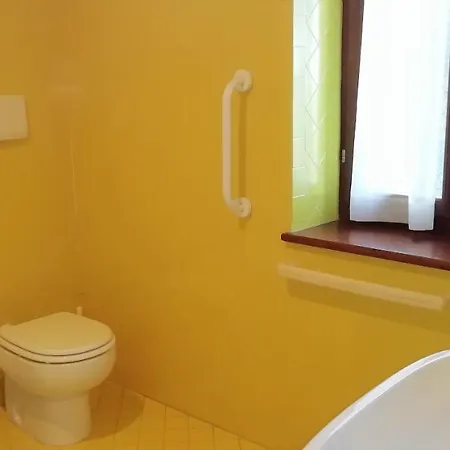 Quadrilocale Glicine شقة *